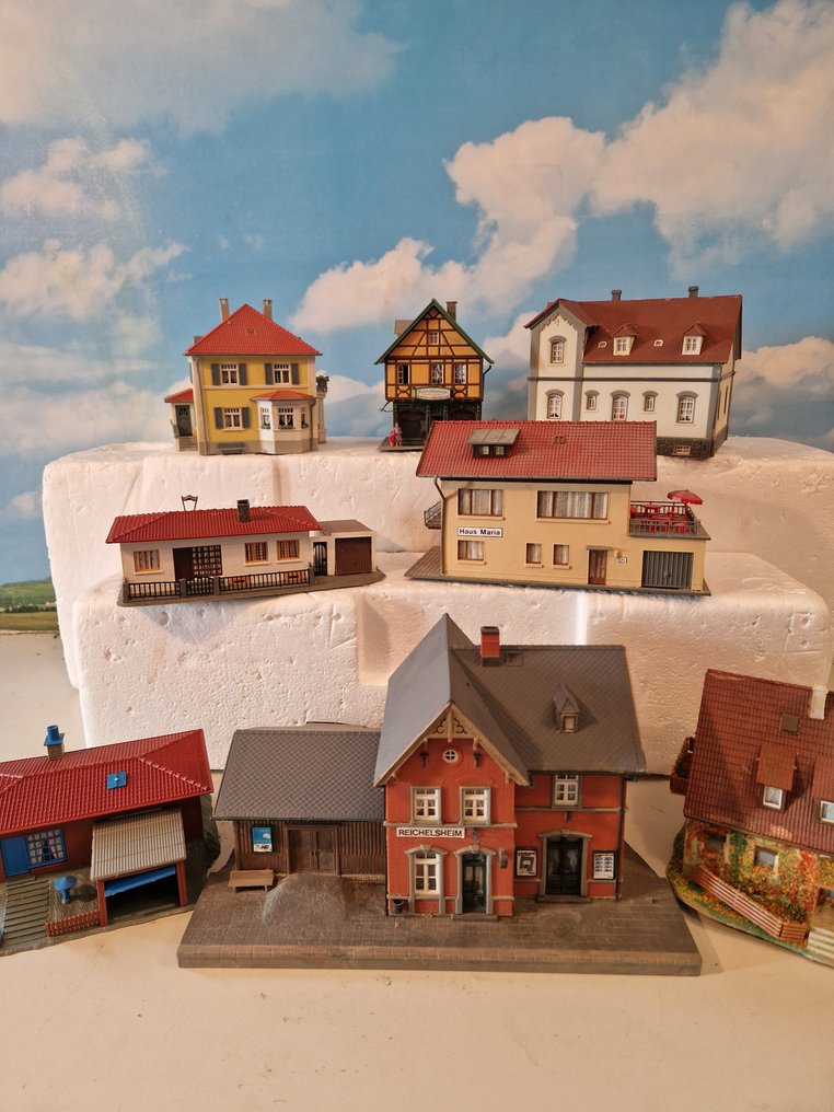 Pola, Faller, Kibri H0 - Model train buildings (8) - Station met dorpsgebouwen #1.0