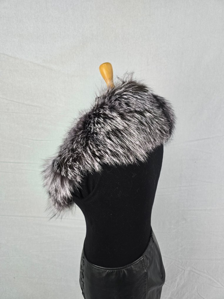 Saga Furs - 衣领 - 带标签的新品 #4.3