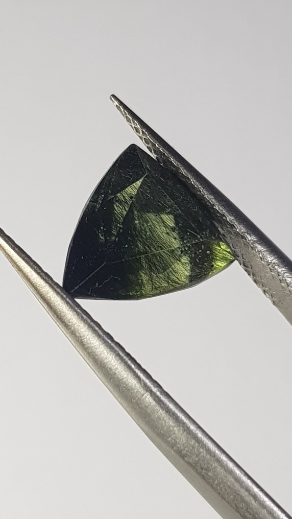 χωρίς τιμή ασφαλείας - 1 pcs  Πράσινο Περίδοτο  - 4.24 ct - Antwerp Laboratory for Gemstone Testing (ALGT) - Black Ludwigite Vonsenite #1.0