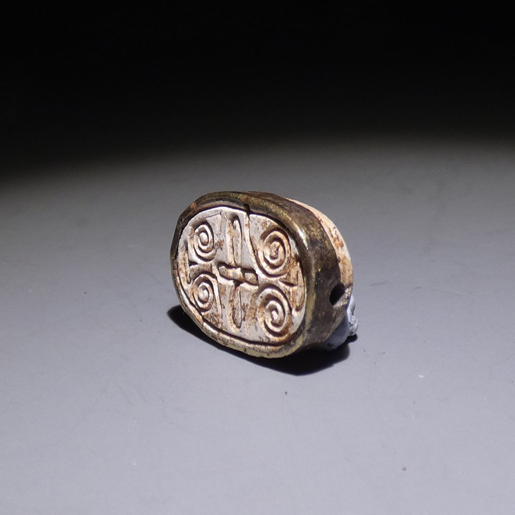 Αρχαία Αιγυπτιακή Στεατίτης, Χρυσός σκαραβαίος. 18 χλστ. Υστεροαιώνας, 664 – 332 π.Χ. #4.3