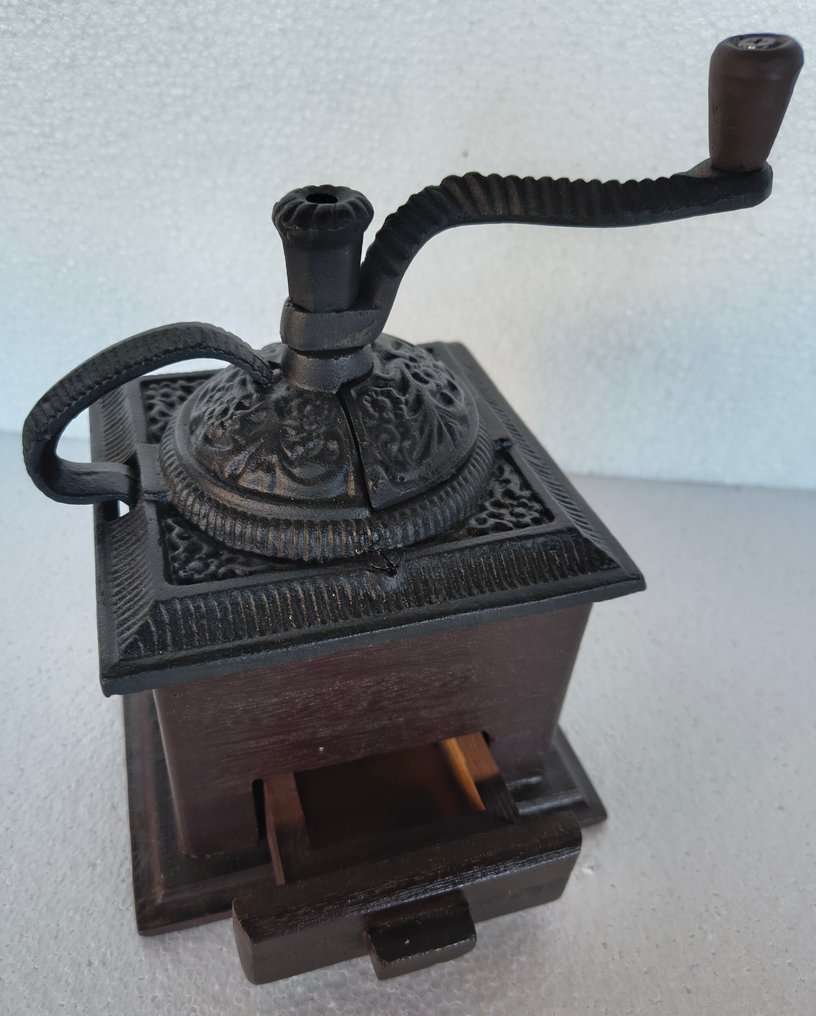 Kaffeemühle - Gusseisen und Holz - Kaffeemühle mit Schublade #1.0