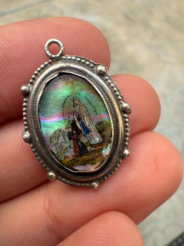 Srebro, Wiktoriański wiktoriański wisiorek z masywnego srebra i opalizującej masy perłowej przedstawiający - Wisiorek - Grzywna 800. #3.2