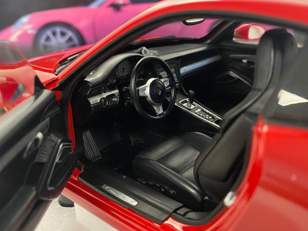 Minichamps 1:18 - Modellbil - Porsche 911 Carrera S 2011 - Superb samler i begrenset opplag og utsolgt. #3.2