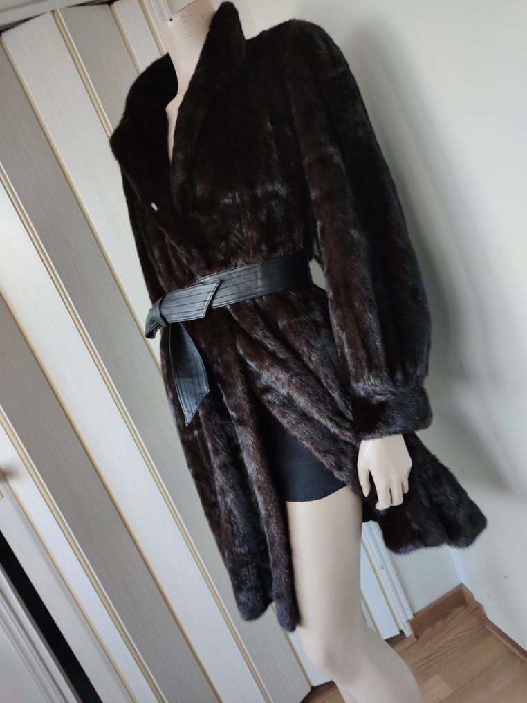 Artisan Furrier - Abrigo de piel #1.0