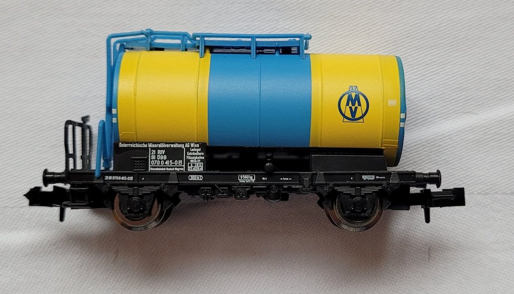 Roco N轨 - 模型火车货运车厢 (5) - 3 个油罐车和 2 个运输车厢 #2.1
