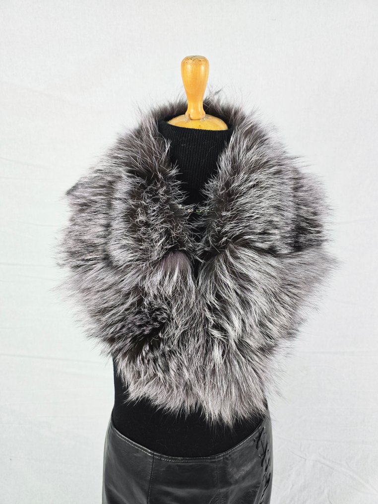 Saga Furs - 衣领 - 带标签的新品 #1.0