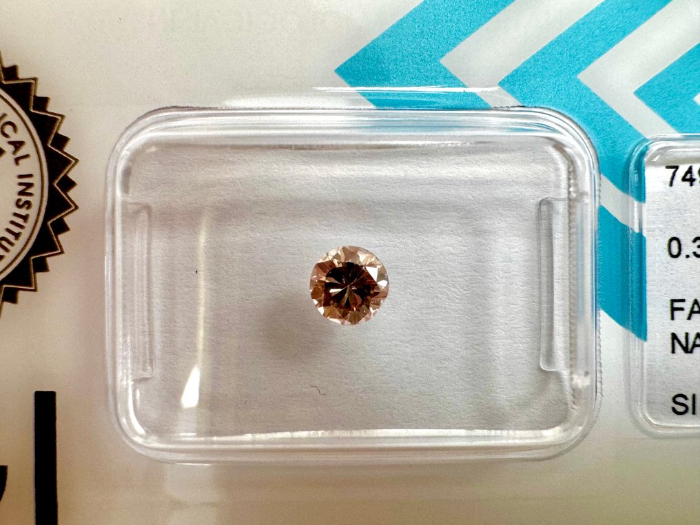 没有保留价 - 1 pcs 钻石 (天然色彩的) - 0.30 ct - 圆形 - Fancy 稍帶棕色的, 橙色 - SI1 微内含一级 - 国际宝石研究院(IGI) #1.0