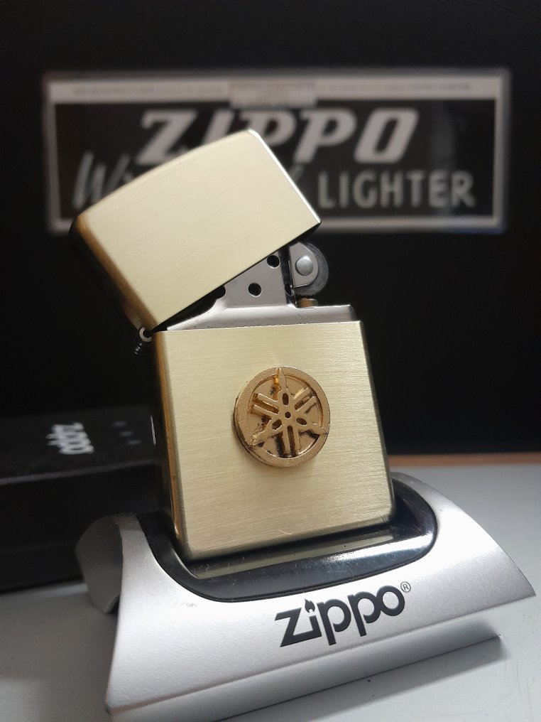 Zippo - Bez ceny minimalnej
- Zapalniczka kieszonkowa - Mosiądz #1.0