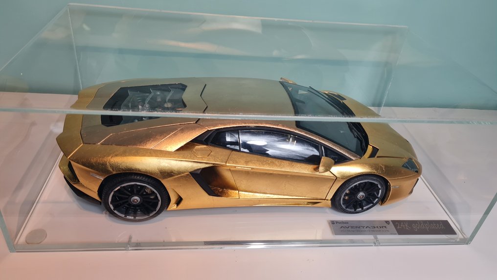 Pocher 1:8 - Modellbil - Lamborghini Aventador - 1/8 Pocher Lamborghini Aventador LP 700-4 ekte Blattgold #1.0