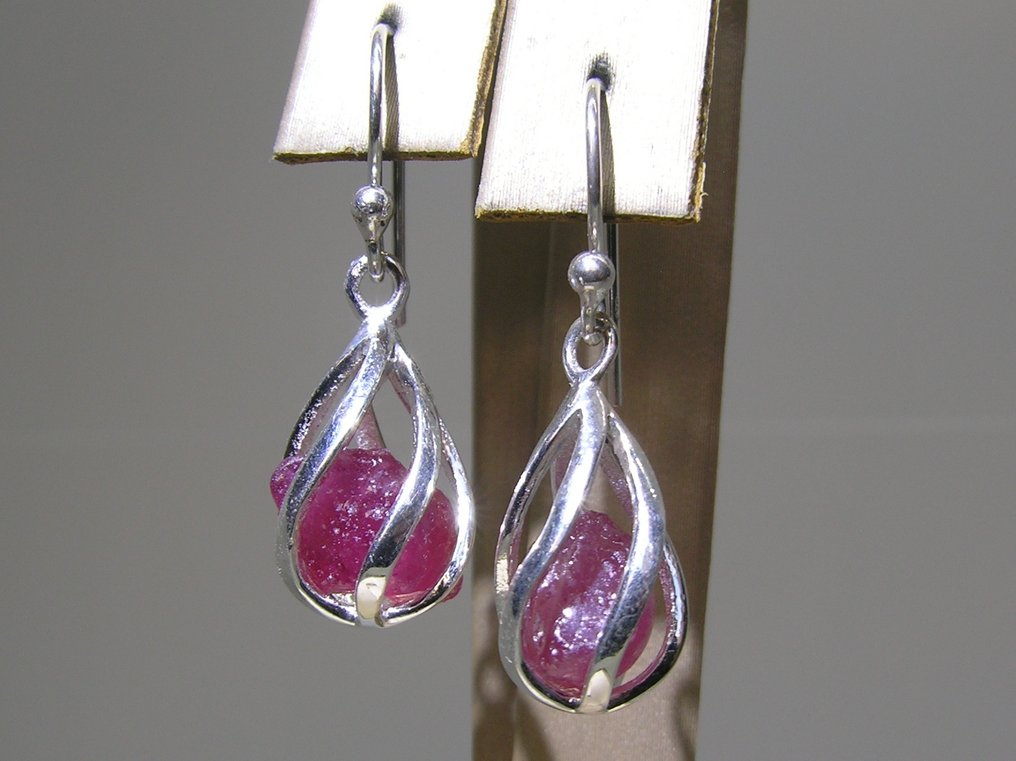 Ruby Earrings - Height: 30 mm - Width: 10 mm- 4.29 g - (2) #4.3