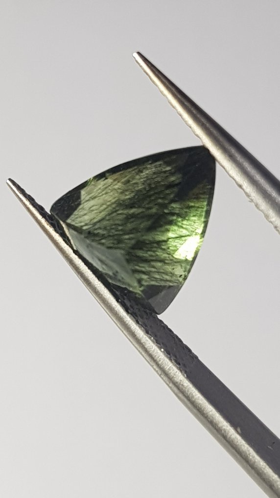 χωρίς τιμή ασφαλείας - 1 pcs  Πράσινο Περίδοτο  - 4.24 ct - Antwerp Laboratory for Gemstone Testing (ALGT) - Black Ludwigite Vonsenite #3.2