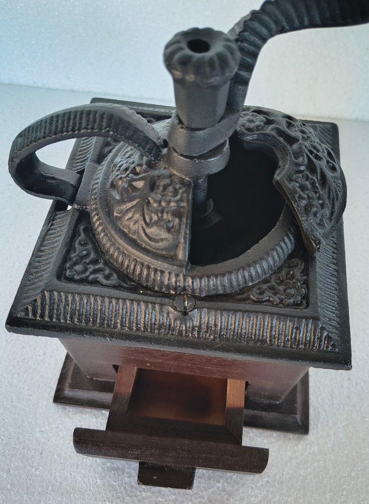 Kaffeemühle - Gusseisen und Holz - Kaffeemühle mit Schublade #1.0