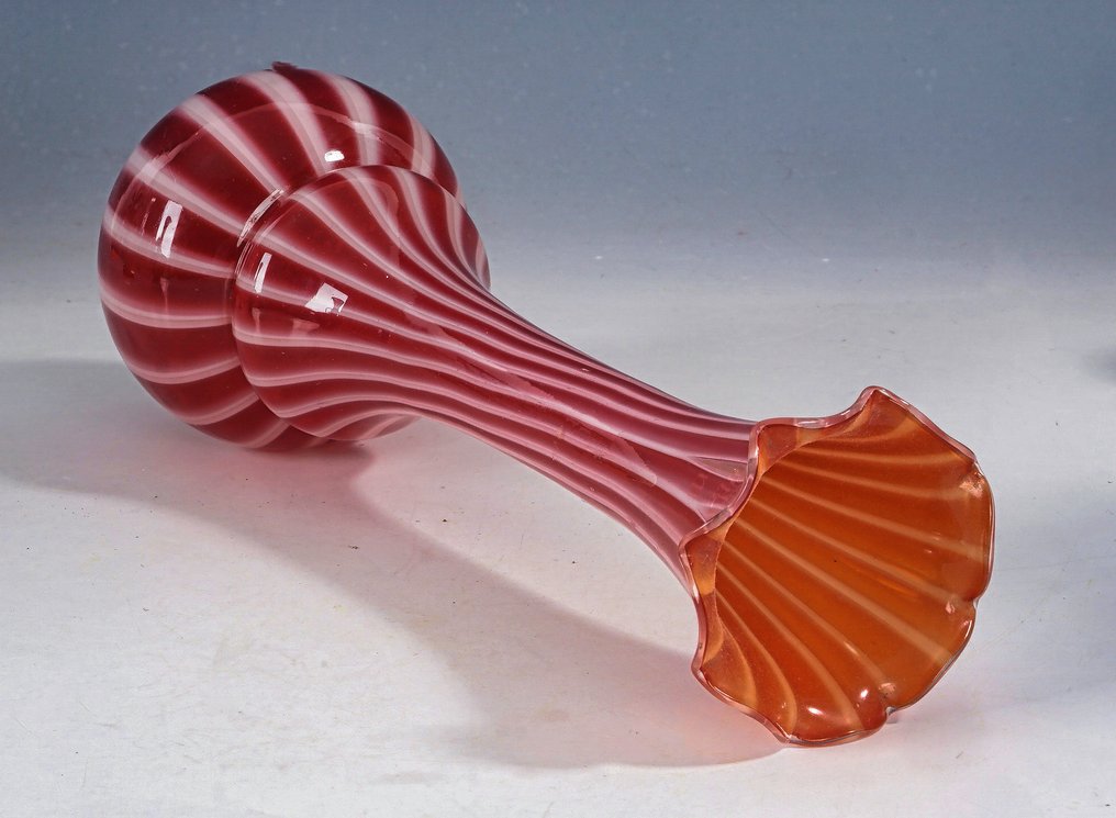 花瓶 - 艺术装饰风格花瓶,红色配白色肋条和线条装饰,波希米亚 • 20世纪20至30年代 - 玻璃 #2.1