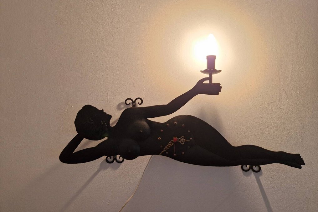 Handmande - 壁突式照明 - 熟铁 - 躺着的女人 #2.1