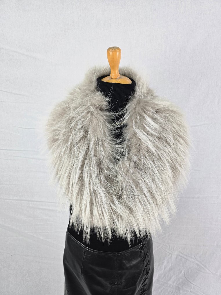 Saga Furs - 衣领 - 带标签的新品 #1.0