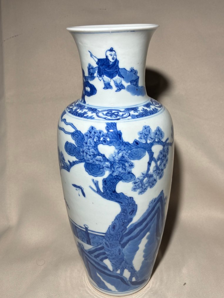 罕见的风景装饰花瓶 - 颈部有人物 - 蓝白色（不设底价出售） - 瓷 - 中国 - Qing Dynasty (1644-1911) #2.1