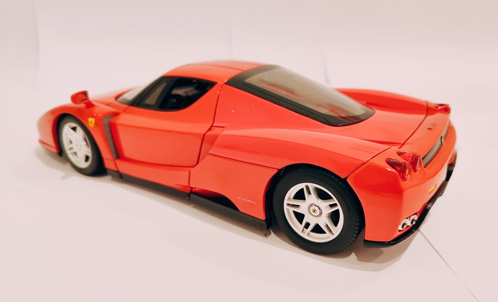 Hot Wheels 1:18 - Model samochodu - Ferrari Enzo #2.1