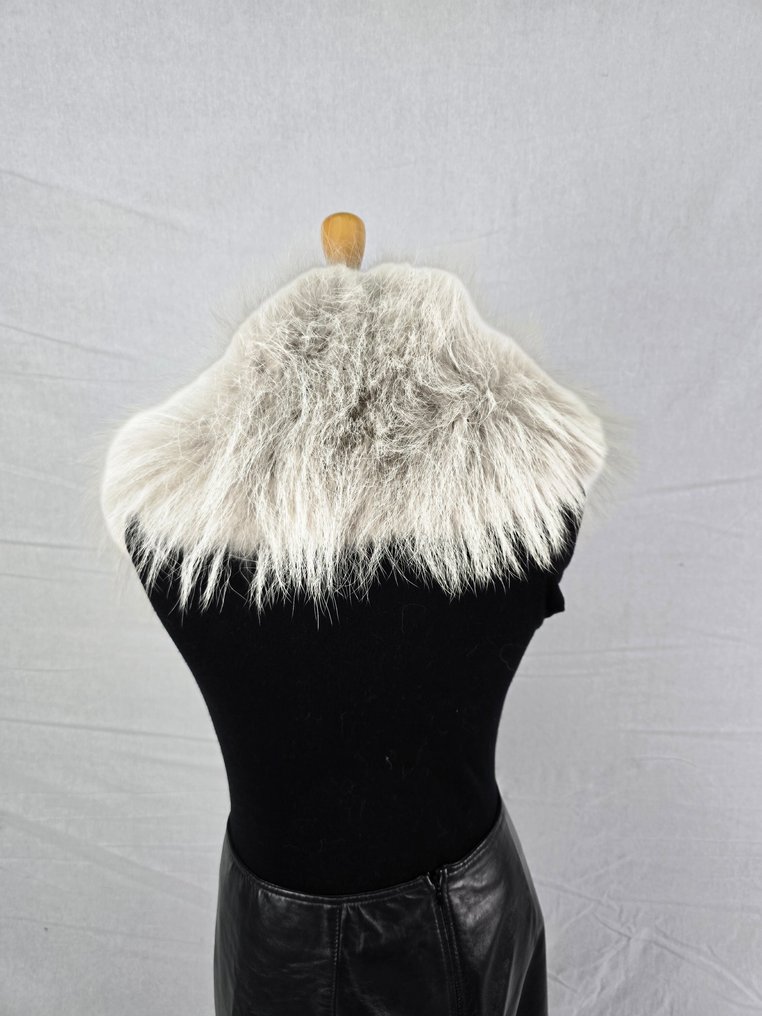 Saga Furs - 衣领 - 带标签的新品 #4.3