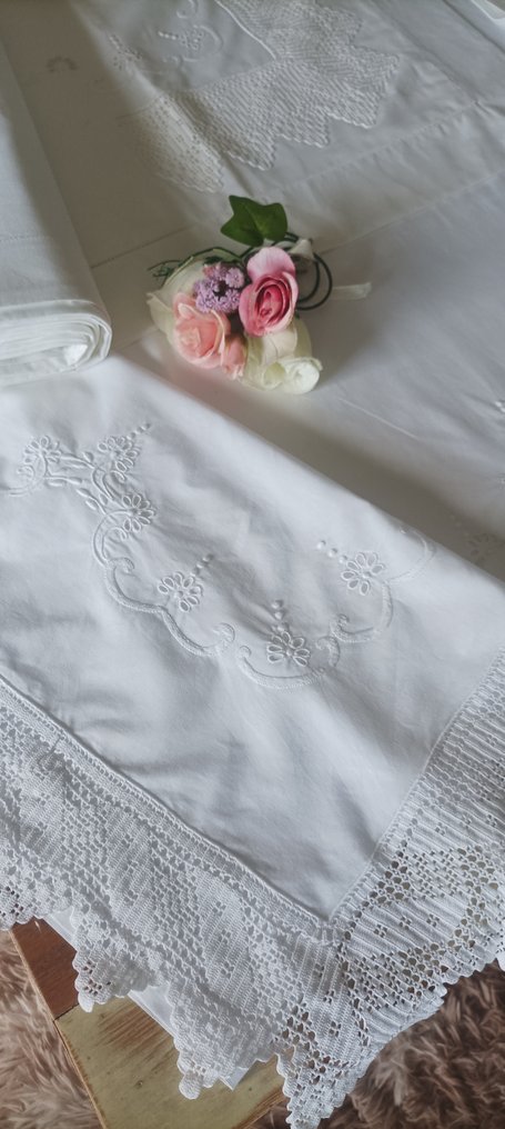 Wonderful set, complete with vintage linens from our grandparents' time, featuring beautiful hand - Bed sheet (4)  - 223 cm - 193 cm #1.0