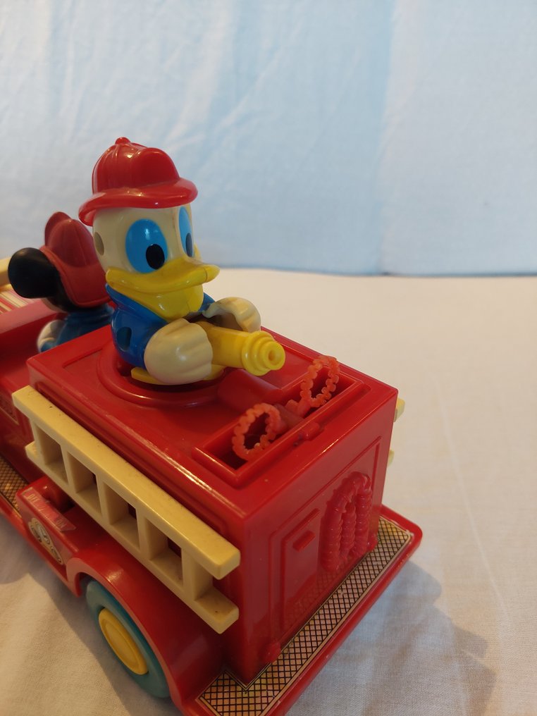 Illco  - Παιχνίδι φιγούρα Mickeys corn popper en brandweerauto - 1980-1990 - Κίνα #3.2