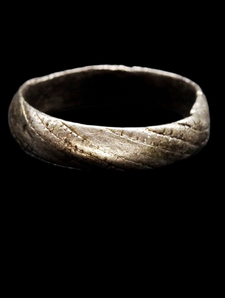 Middelalder Middelalderlig sølvring - 800/1200 e.Kr.  (Ingen mindstepris) #1.0