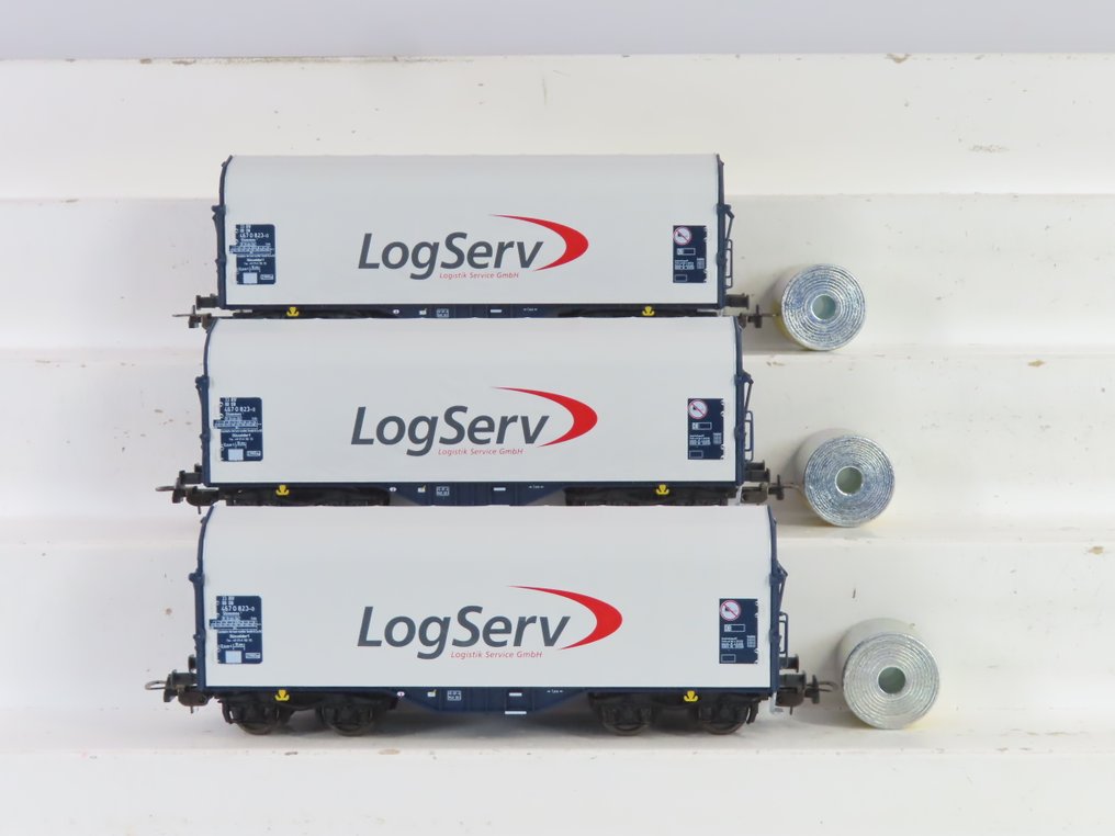 Piko H0 - 54393 - Carrozza merci di modellini di treni (3) - 3 Huifwagens tipo Shimmns per trasporto di acciaio 'LogServ' - DB Cargo #1.0
