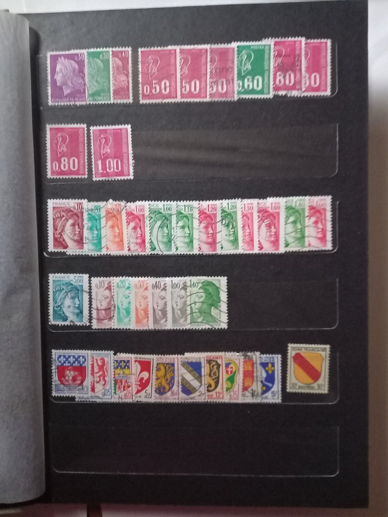 世界 1900/2022 - 涵盖所有大洲、不同年代，超过4000枚邮票的散装，以及两个收藏册——澳大利亚和…… #2.1