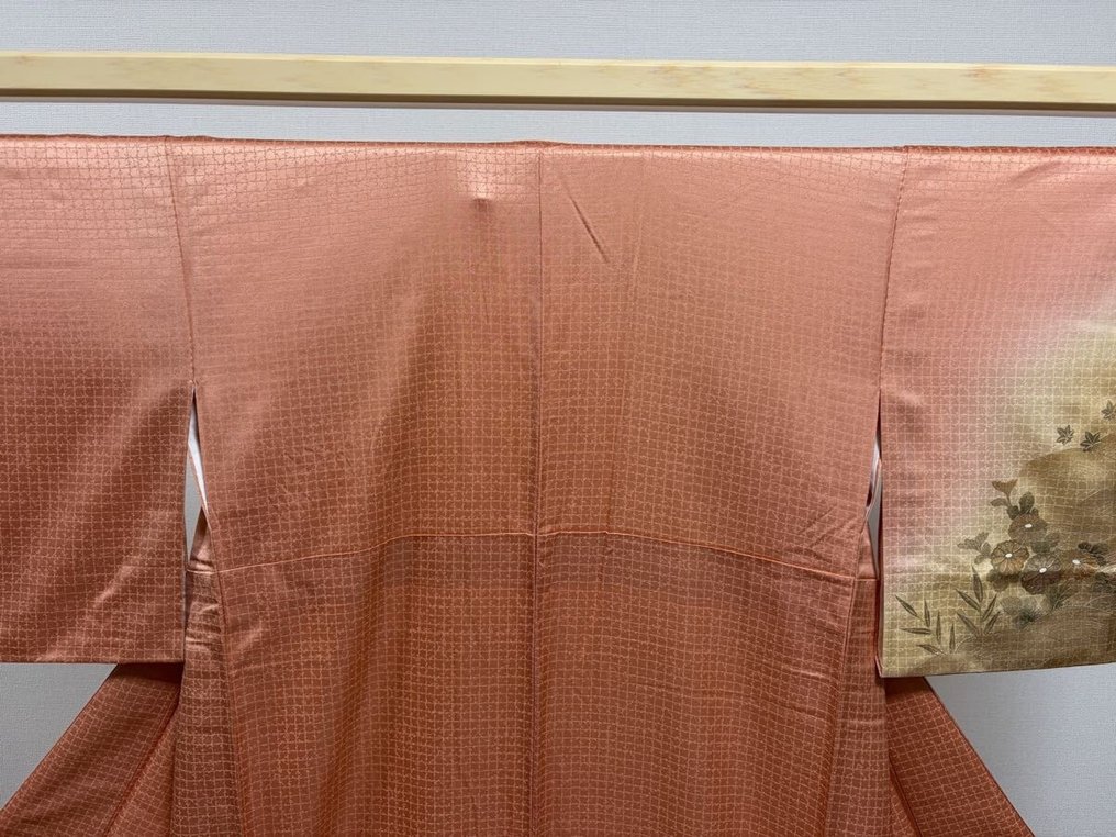 Ιαπωνικό κιμονό από ατόφιο μετάξι με μοτίβο χρυσάνθεμου, χρυσά στοιχεία, απαλό ροζ, Takashimaya - Μετάξι - Ιαπωνία - 1900-2000 #3.2