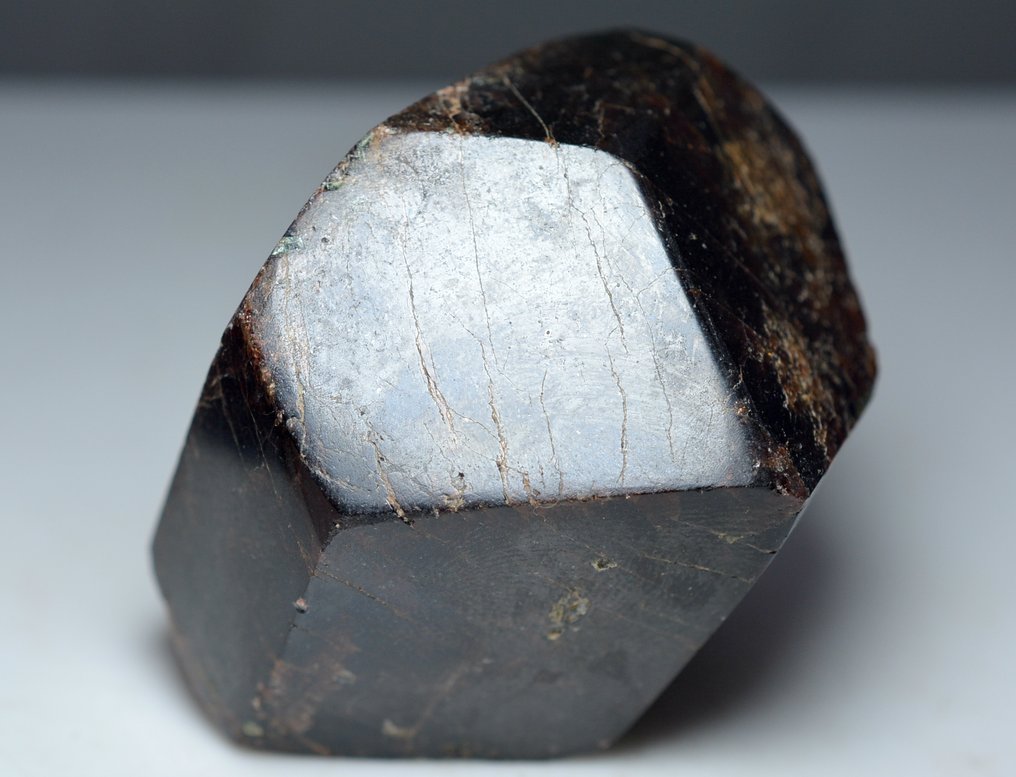 Αλμανδίνης Κρύσταλλος - Ύψος: 45 mm - Πλάτος: 43 mm- 173 g - (1) #2.1