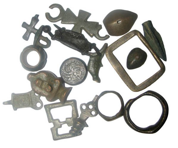 Αρχαία Ρωμαϊκή Μπρούντζος, Σετ 16 ποικίλων αντικειμένων από τις αρχαίες ρωμαϊκές και μεσαιωνικές κουλτούρες, από τον 1ο έως τον Κρεμαστό κόσμημα  (χωρίς τιμή ασφαλείας) #1.0