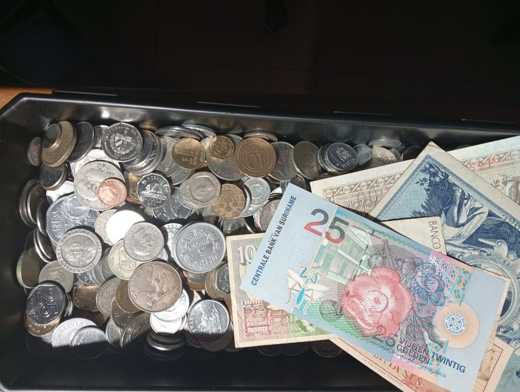 Verden. Lotto 618 monete e banconote - anni vari  (Ingen mindstepris) #1.0