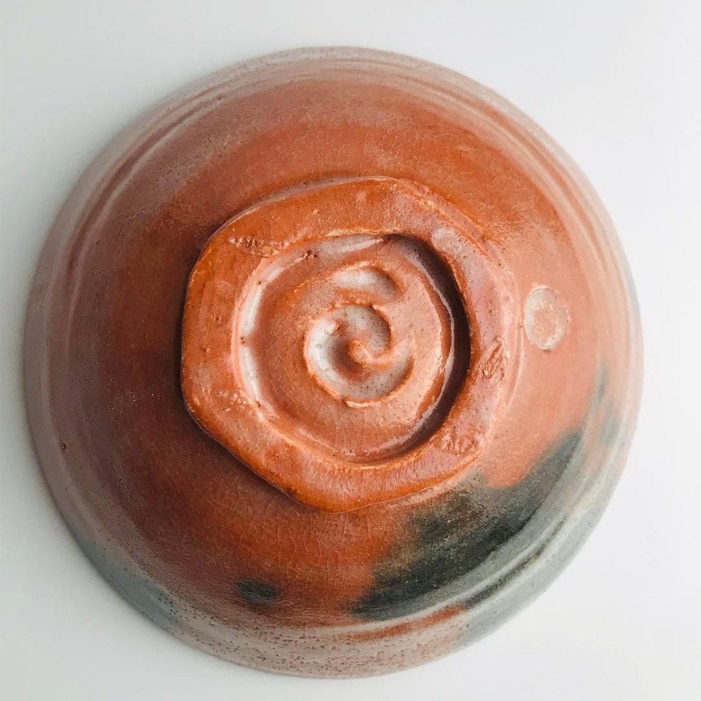 Ζευγάρι ιαπωνικών κεραμικών φλιτζανιών τσαγιού με χρυσό εσωτερικό – Ξύλινο κουτί – Εποχή Showa. - Ιαπωνία - 21ος αιώνας #3.2