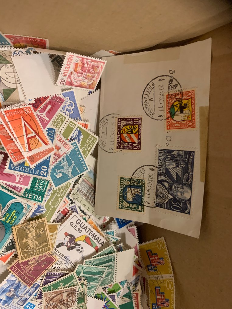 Ελβετία 1930/1990 - Πάνω από 1000 λυμένες γραμματόσημες συν ένα άλμπουμ. #1.0