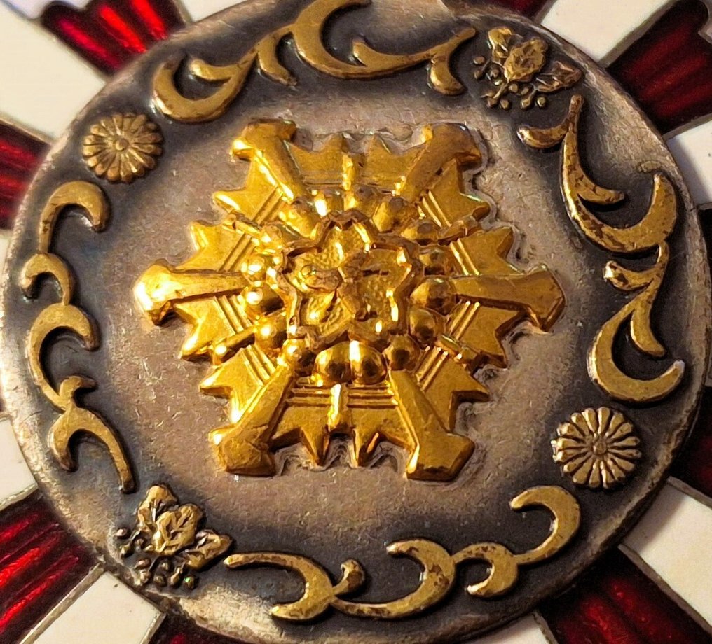 Ιαπωνία - Μετάλλιο - JAPAN MERIT Order( The largest version) with the wtite and red enamel( silver and  gold) #3.2