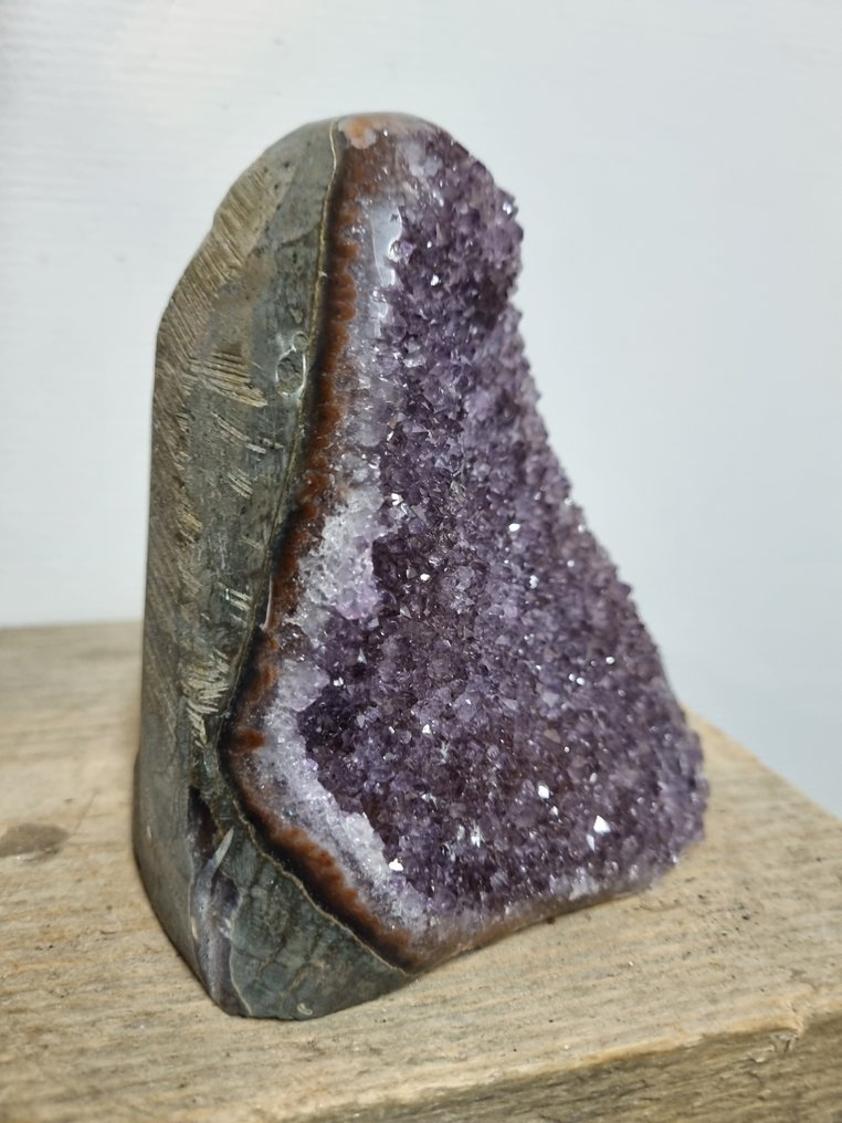 高品质 - 大紫水晶 奢侈品展示架上的集群 - 高度: 120 mm - 宽度: 105 mm- 1058 g #1.0