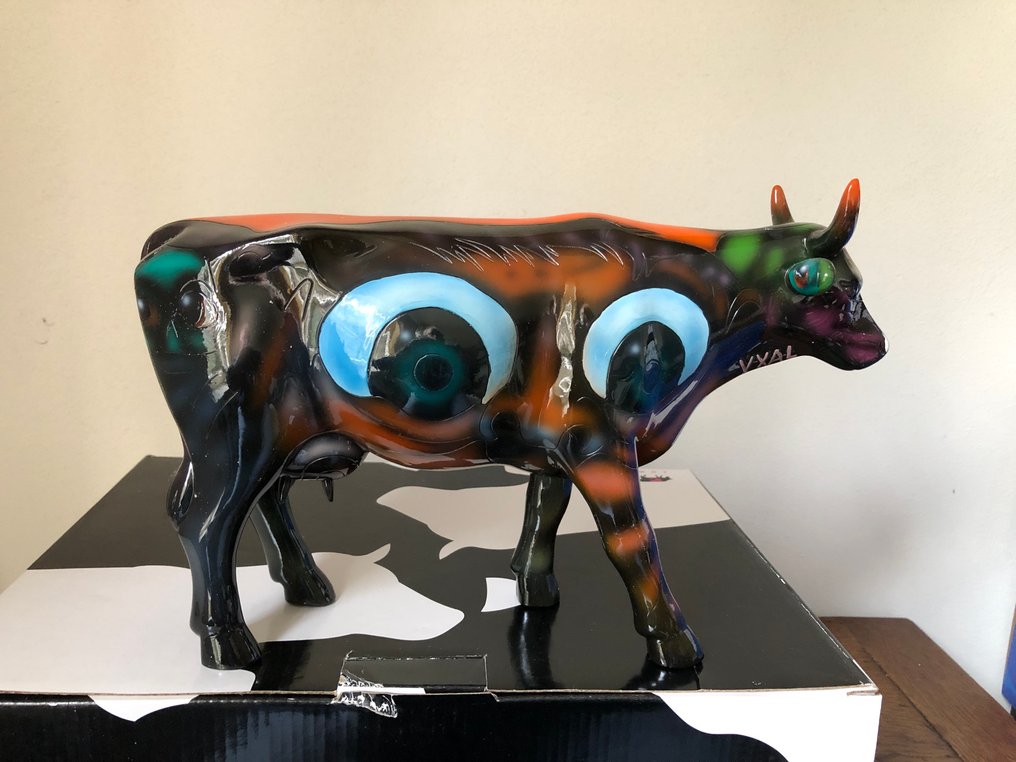 Statuette - Cow Parade. Cowparade. Prime Cut. Large. Retired. - Poly Resin #4.3