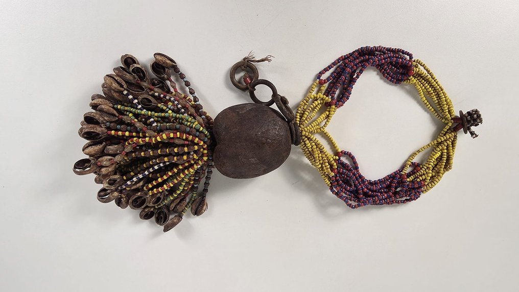 Colar de pérolas e cauris Massai - Quénia  (Sem preço de reserva) #1.0