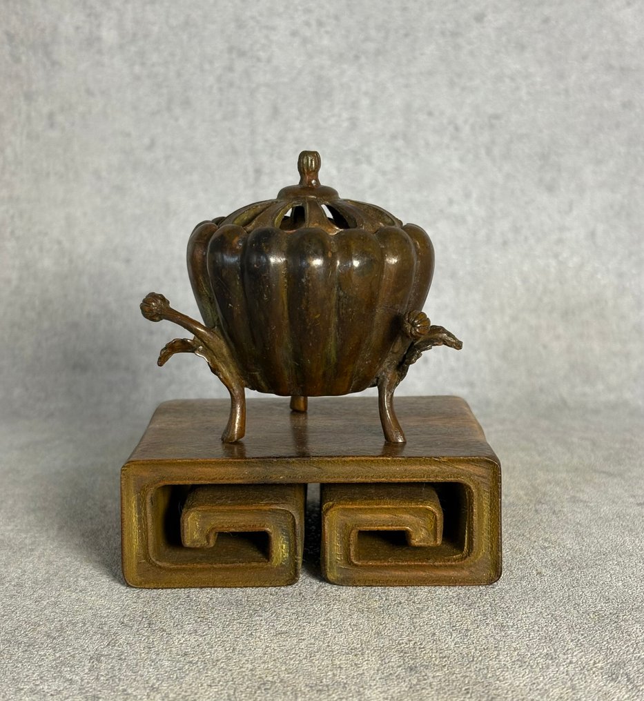 Wierookbrander inclusief sokkel - Brons - China - Eind 20e eeuw #1.0