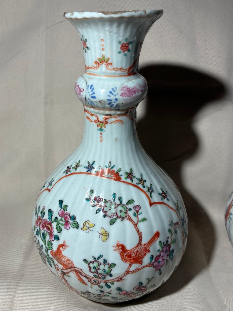 Ζευγάρι κανάτες-βάζα με κυλινδρική μορφή και διακόσμηση πουλιών (Πωλείται χωρίς τιμή ελάχιστης - Πορσελάνη - Κίνα - Qianlong (1736-1795) #1.0