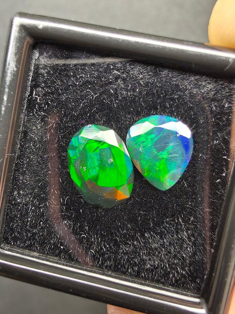 1,43 ct czarny opal Faceted- 0.29 g - (2) #1.0