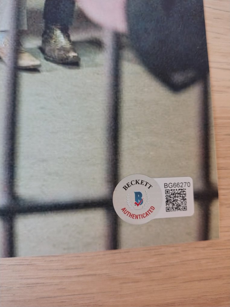 Ocean's Eleven - Elliott Gould - Autograph, Photo with Beckett COA #4.3