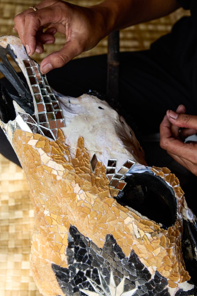 无底价 - 令人惊叹的牛头骨，镶嵌玻璃马赛克，粉彩绿色 頭骨 - Bos Taurus - 52 cm - 48 cm - 19 cm- 非《瀕臨絕種野生動植物國際貿易公約》物種 -  (1) #3.2