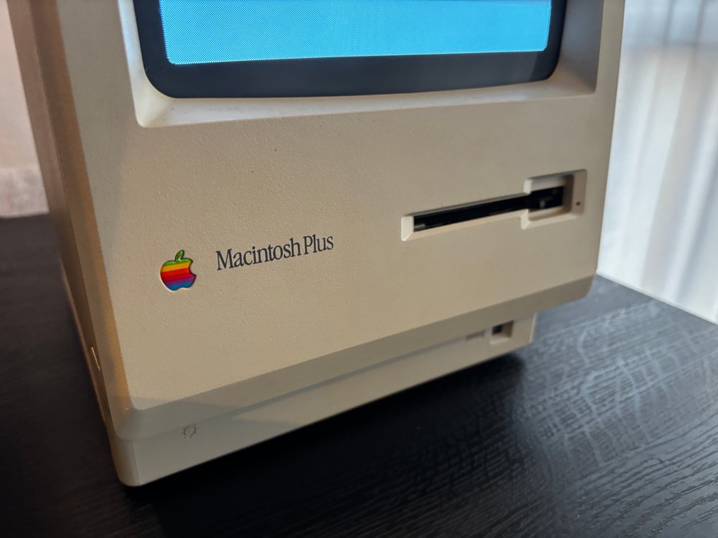 Apple 2x Apple Macintosh Plus (1986–1990) – vintage computers – Steve Jobs & Steve Wozniak signed inside - Computer (2) #2.1