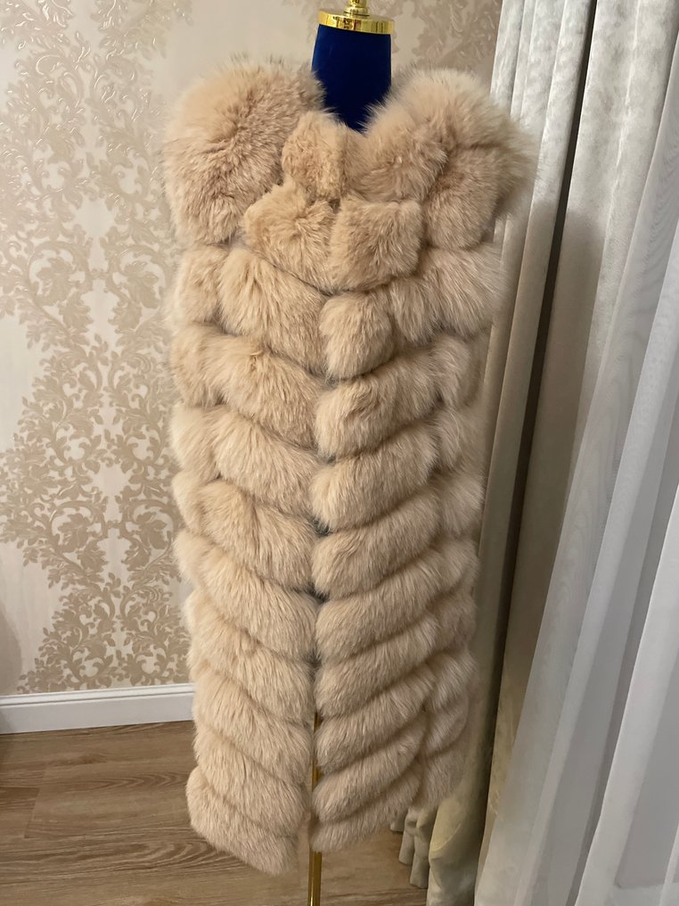 Artisan Furrier - Abrigo #1.0