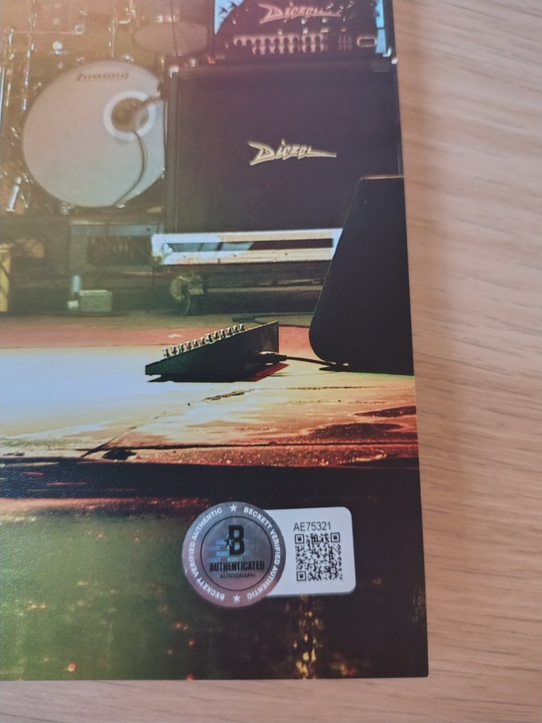 Deep Purple - Glenn Hughes - Signed in person w/ Beckett Holo COA #3.2