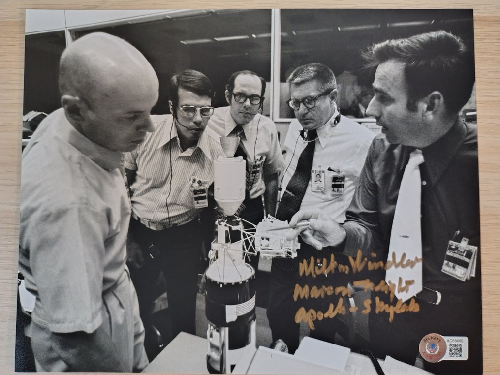 NASA 阿波罗13 - 飞行指挥官 - 米尔顿·温德勒 - 签名照片附 Beckett 认证书 - 2020+ #4.3