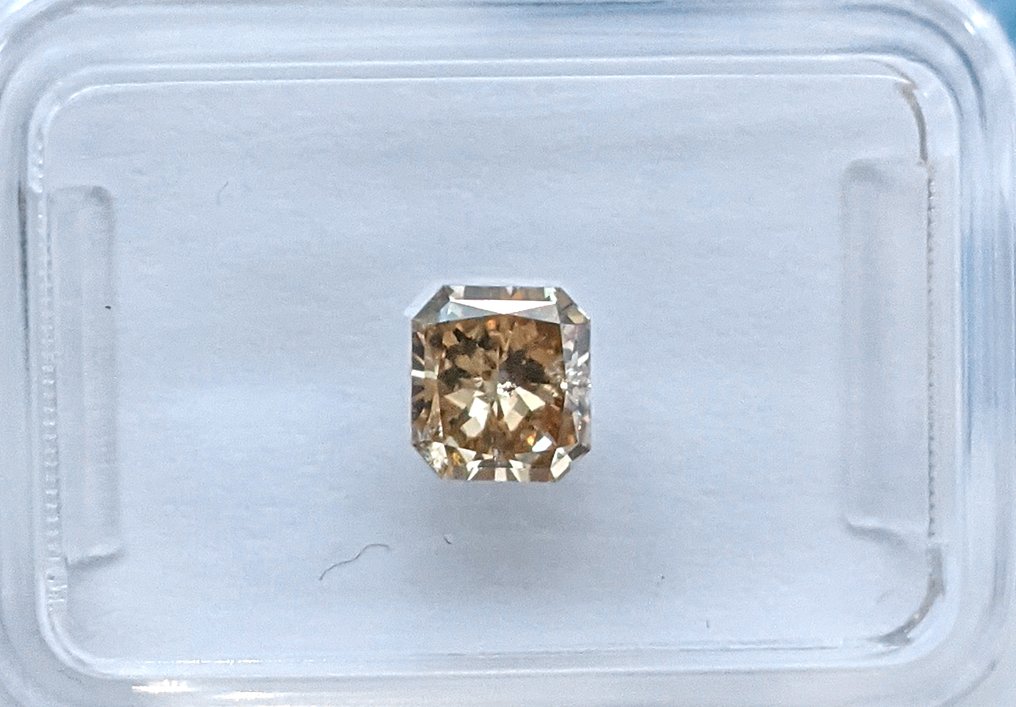 没有保留价 - 1 pcs 钻石 (天然色彩的) - 0.74 ct - 雷地恩型 - Fancy intense 似橙色 黄色 - I1 内含一级 - 国际宝石研究院(IGI) #1.0