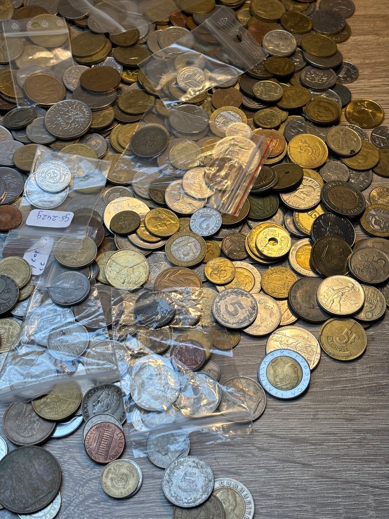 Κόσμος. Lot van 8 kilo wereldmunten (geen penningen)  (χωρίς τιμή ασφαλείας) #1.0