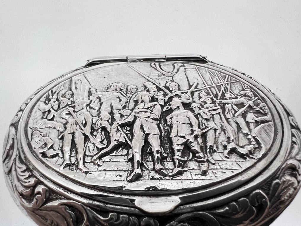 de Leeuw den Bouter - Caixa - deep repoussé figures - .835 prata #1.0