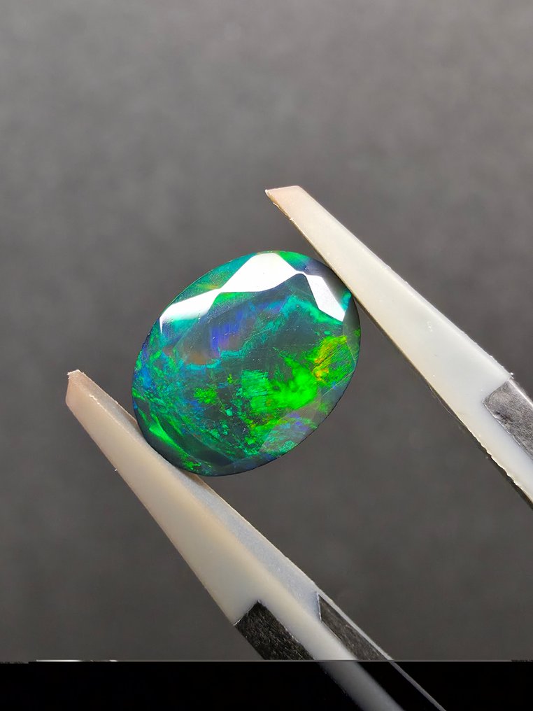 1.84tcw opal negru fațetat- 0.37 g - (2) #4.3